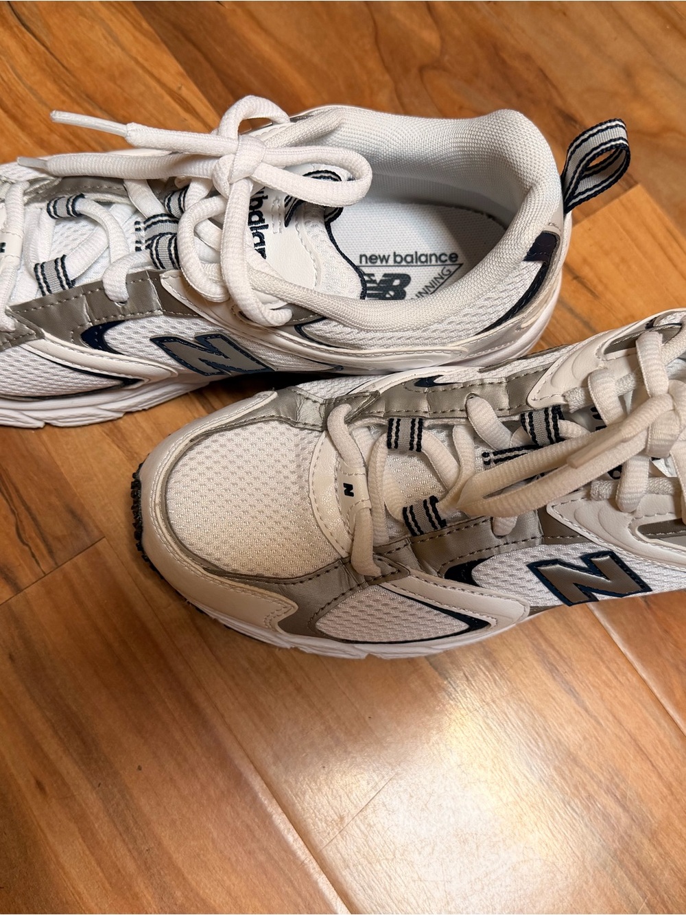 New Balance White and Navy - Picture 4 of 5